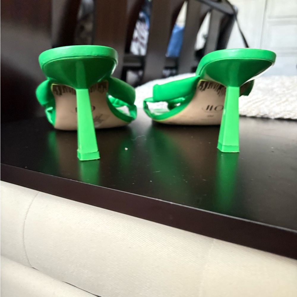 Jennifer Lopez Vibrant Green Heels - Picture 2 of 5